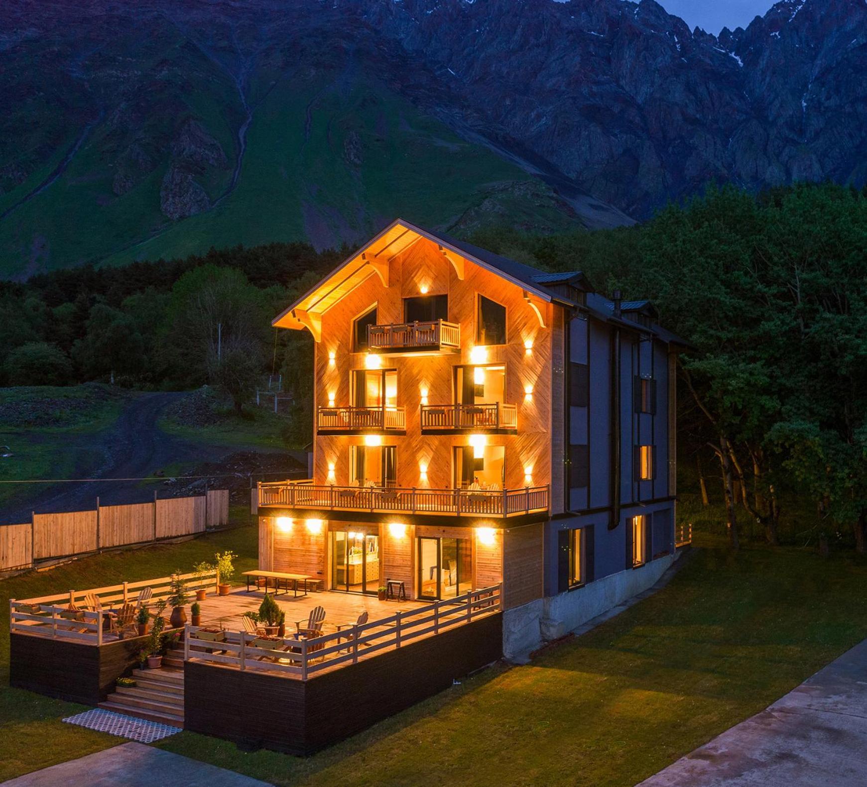 1740 Boutique Hotel Kazbegi מראה חיצוני תמונה