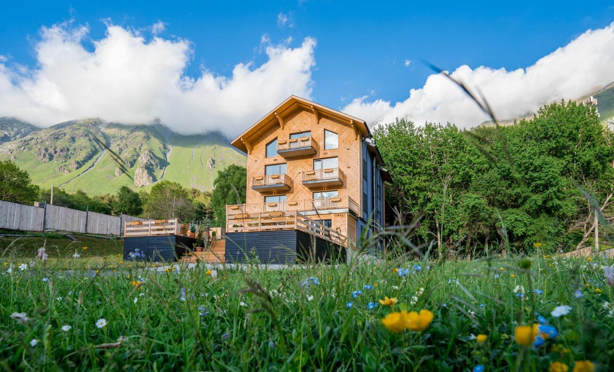 1740 Boutique Hotel Kazbegi מראה חיצוני תמונה