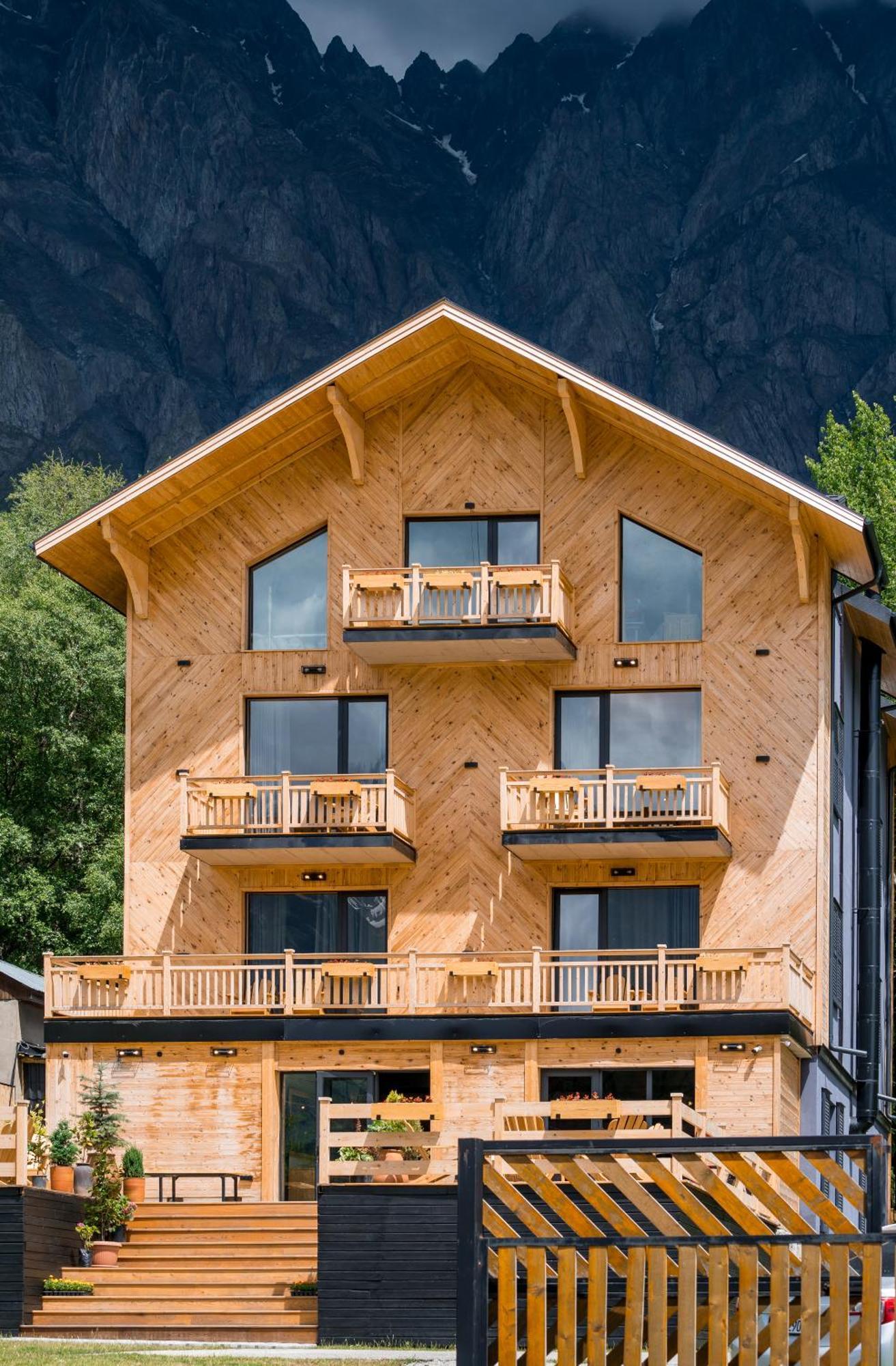 1740 Boutique Hotel Kazbegi מראה חיצוני תמונה