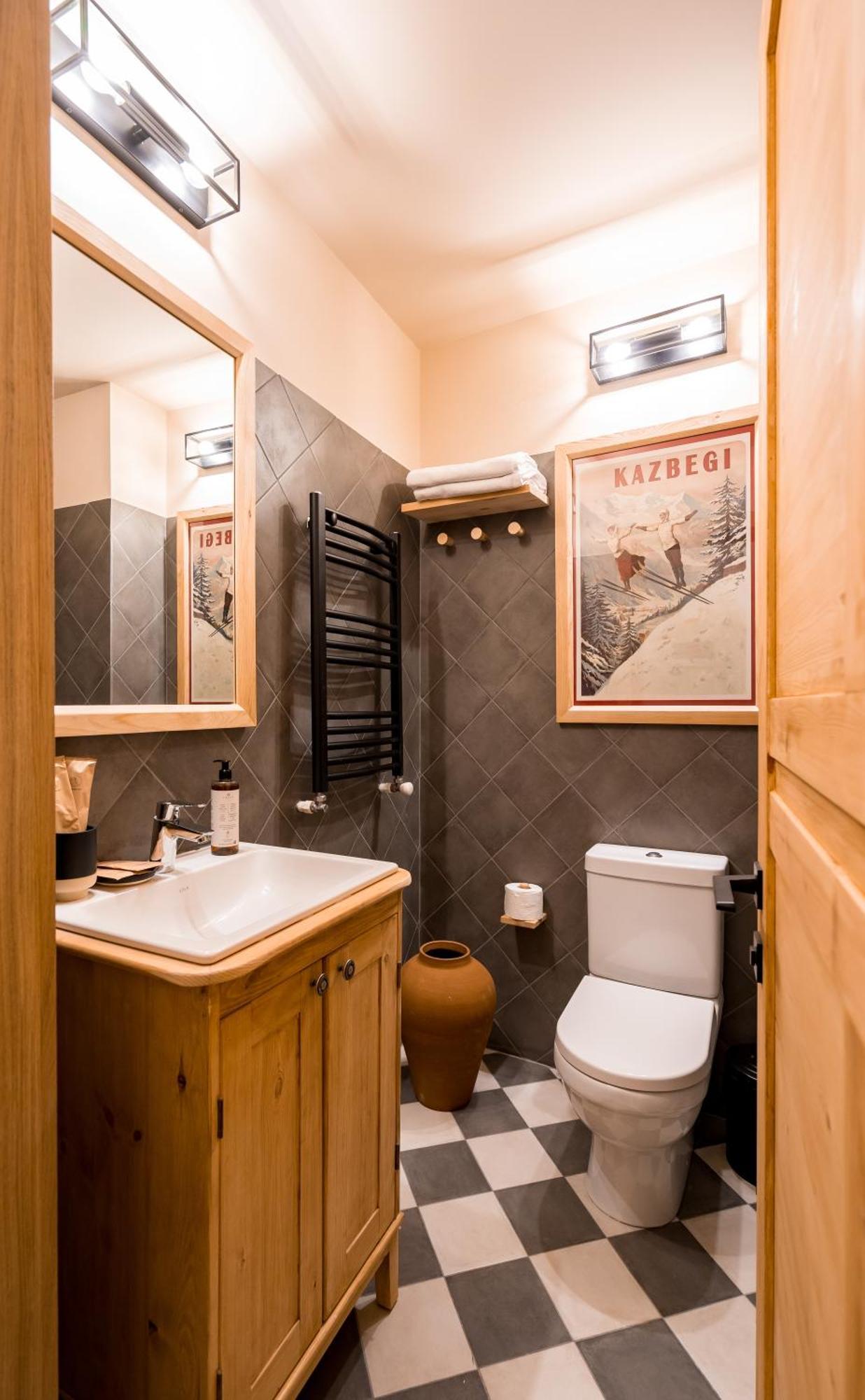 1740 Boutique Hotel Kazbegi מראה חיצוני תמונה