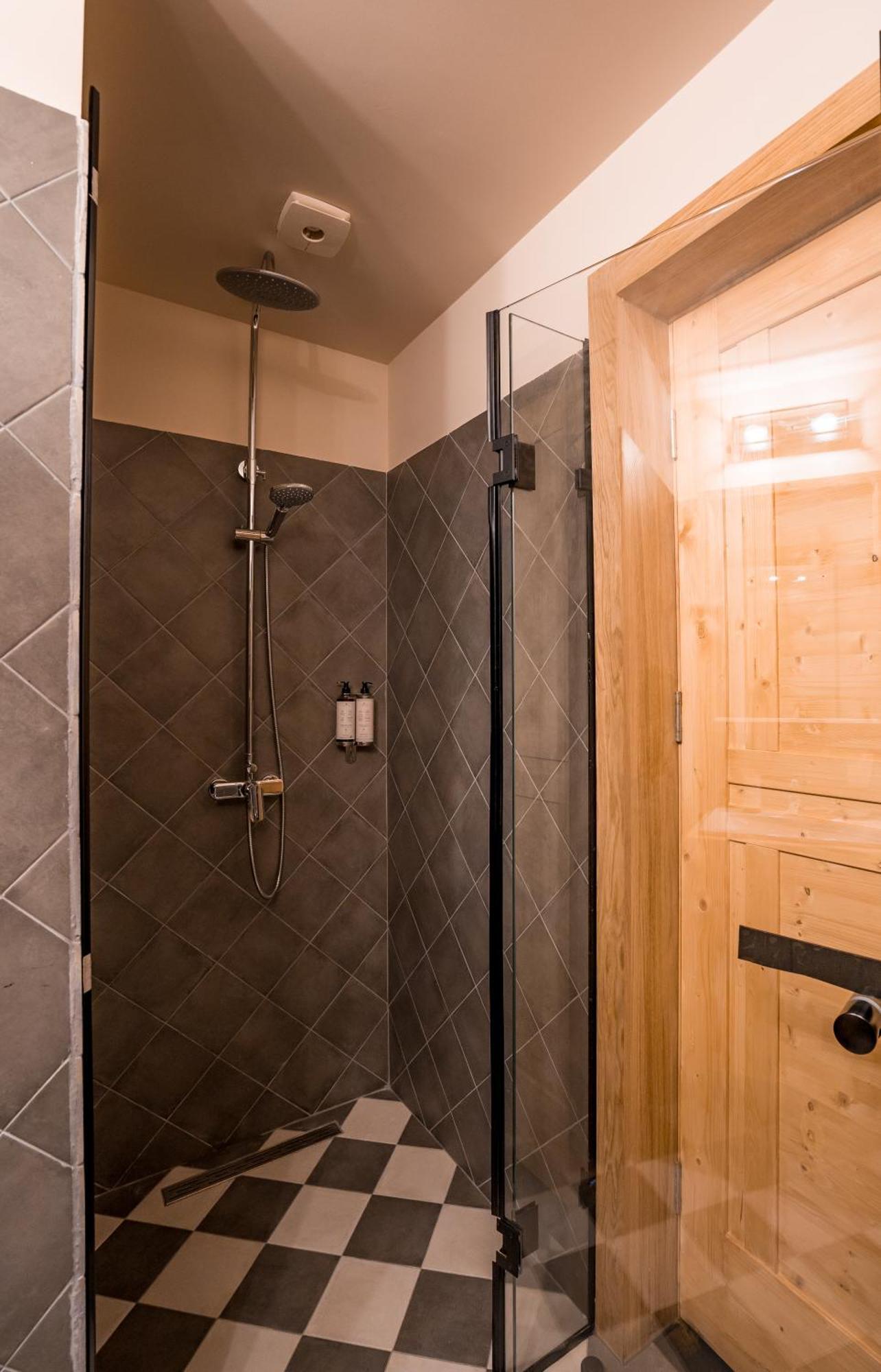 1740 Boutique Hotel Kazbegi מראה חיצוני תמונה