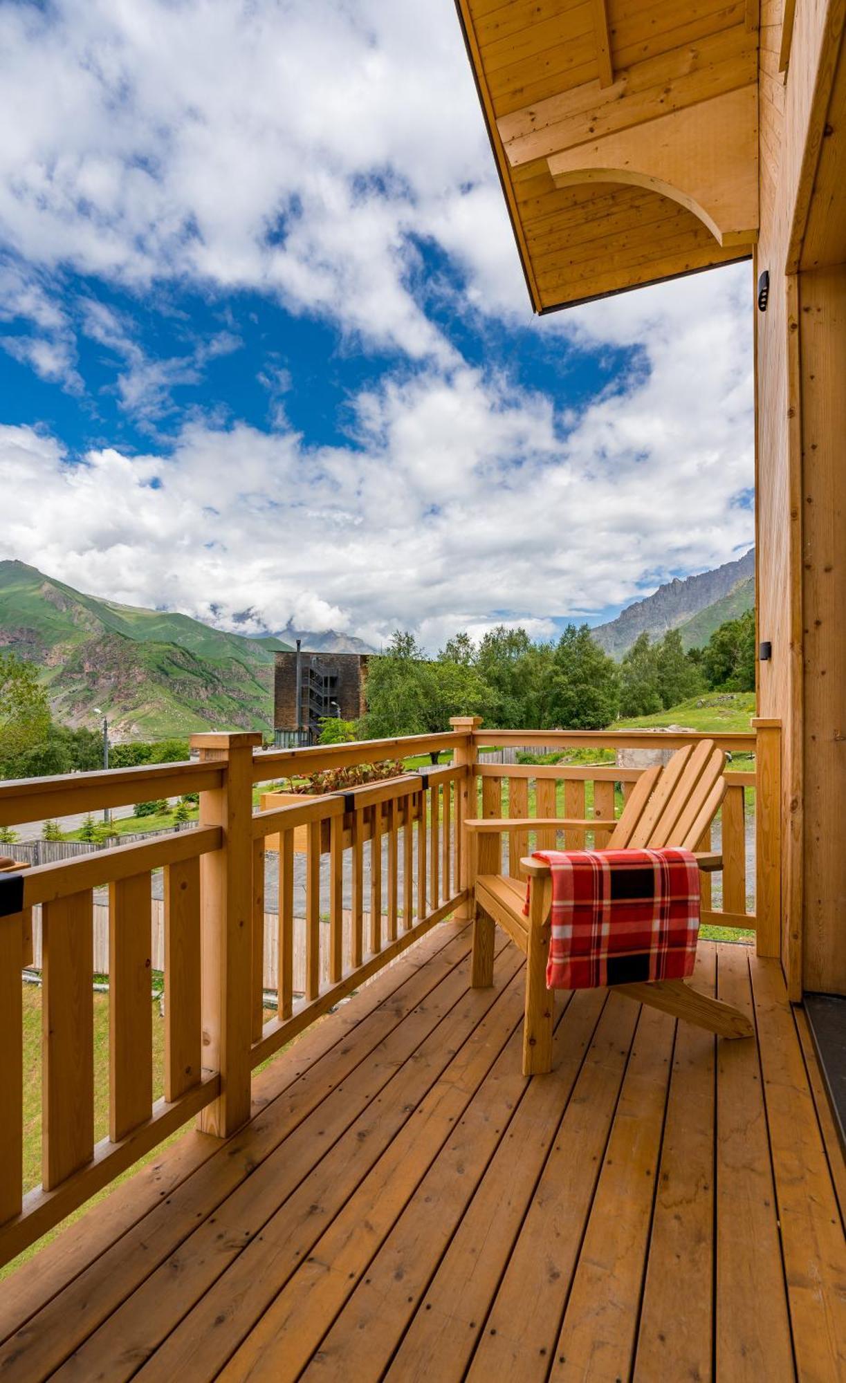 1740 Boutique Hotel Kazbegi מראה חיצוני תמונה