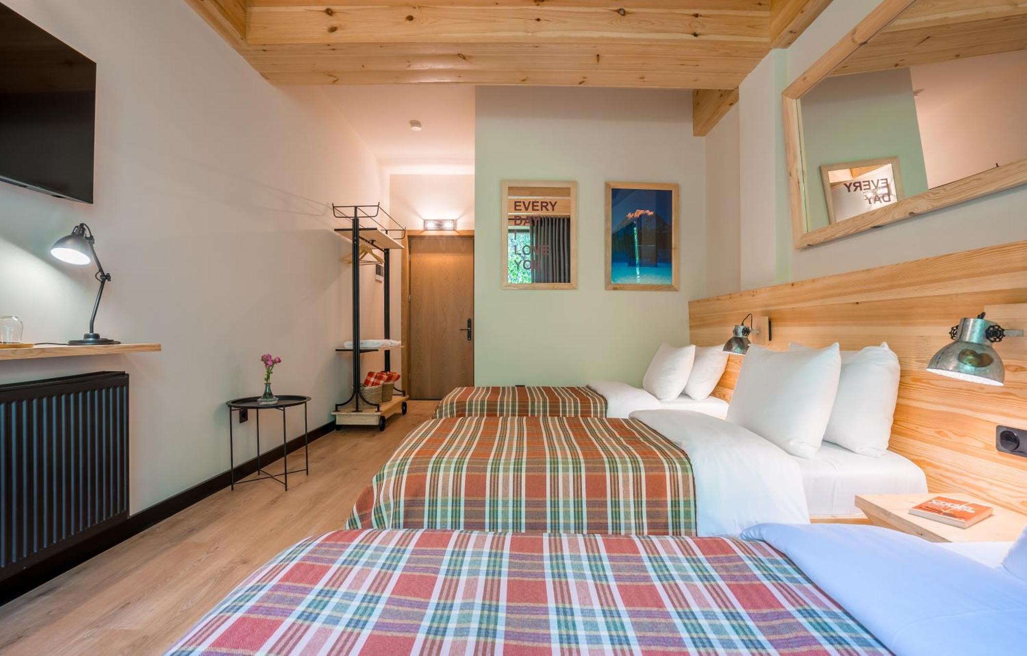 1740 Boutique Hotel Kazbegi מראה חיצוני תמונה