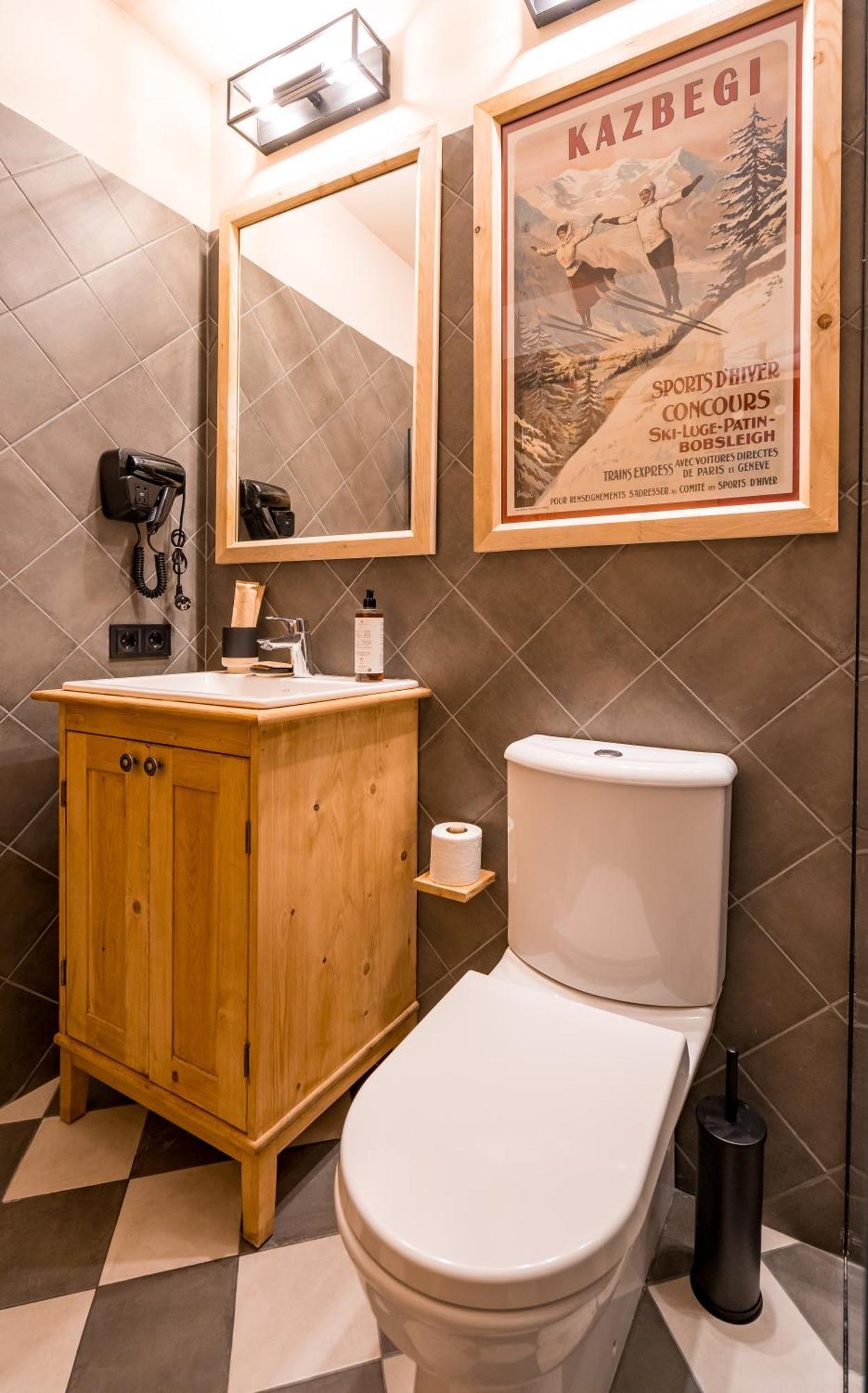 1740 Boutique Hotel Kazbegi מראה חיצוני תמונה