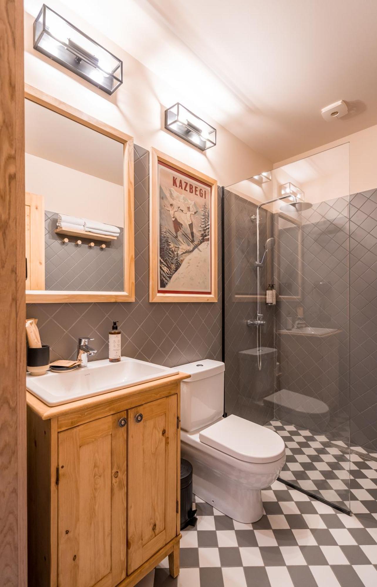 1740 Boutique Hotel Kazbegi מראה חיצוני תמונה